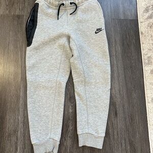 Nike Tech Kids Gray Nike Sweatpants, Size Medium